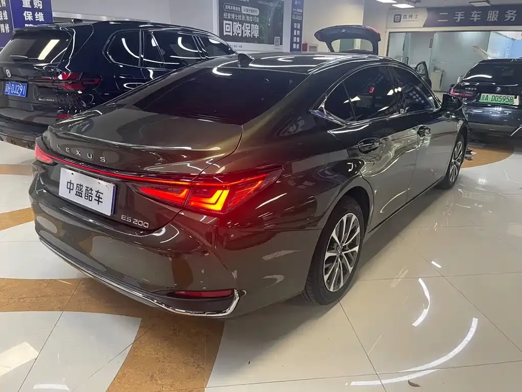Lexus ES — фото 10