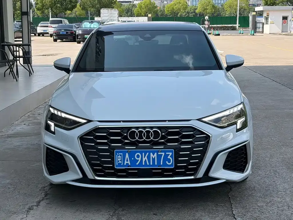 Audi A3 — фото 1