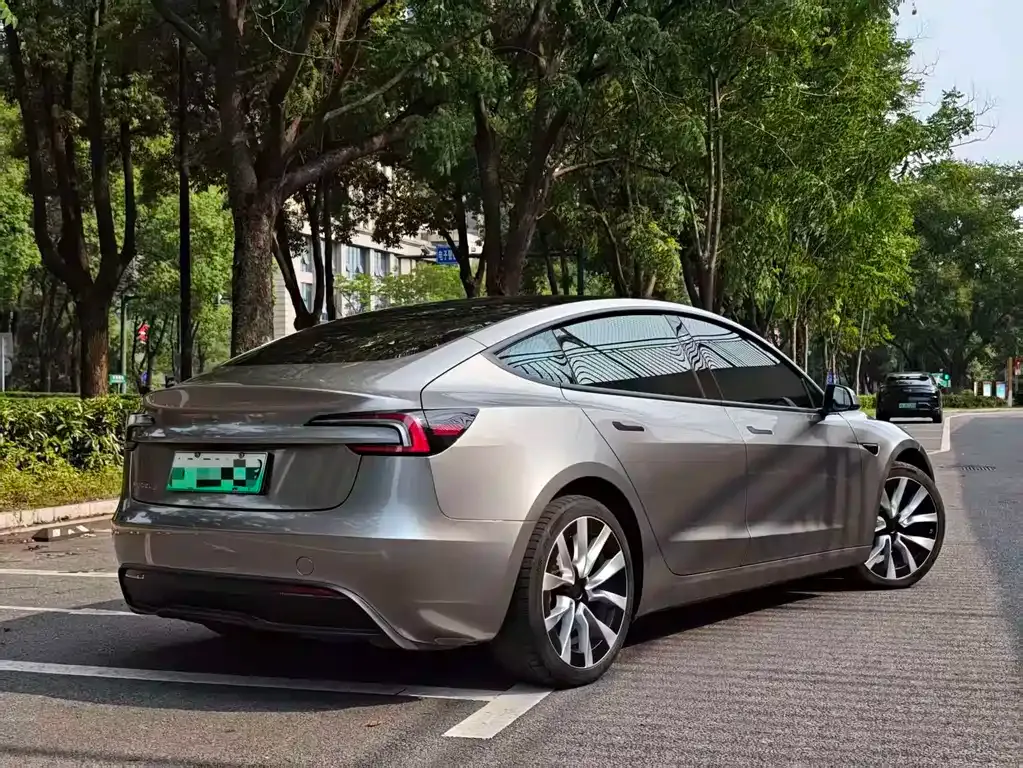 Tesla Model 3 — фото 6