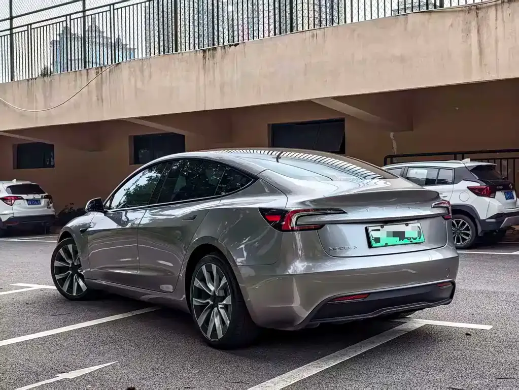 Tesla Model 3 — фото 5