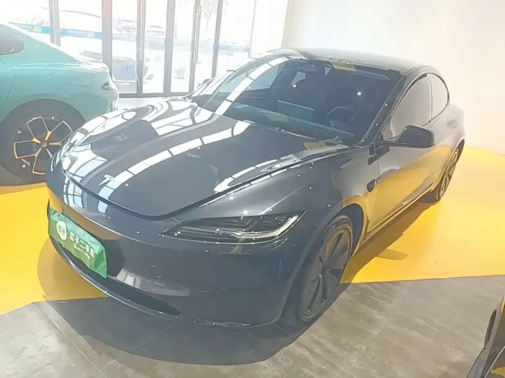 Tesla Model 3 — фото 10