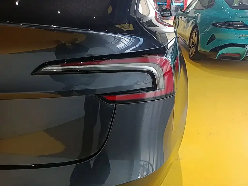 Tesla Model 3 — фото 2