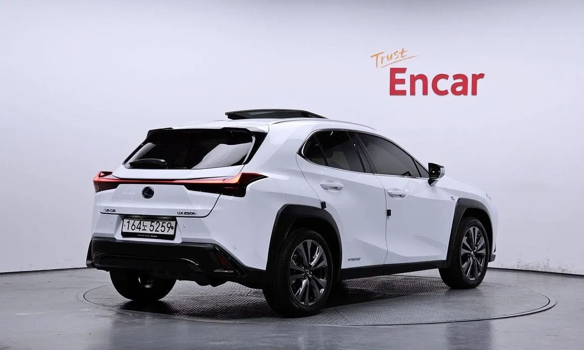 Lexus UX — фото 6