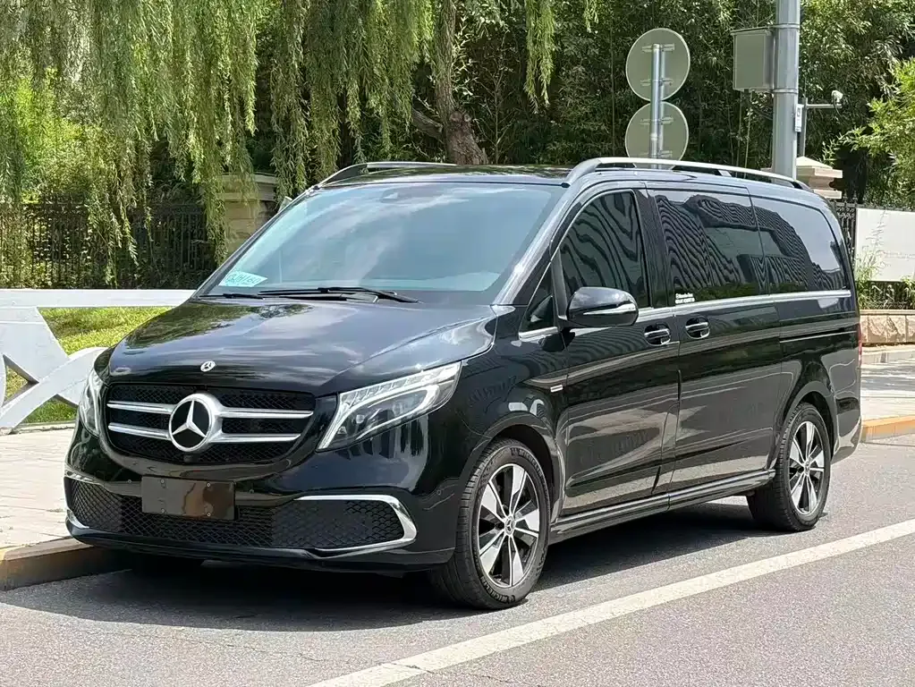 Mercedes-Benz V-Class — фото 1