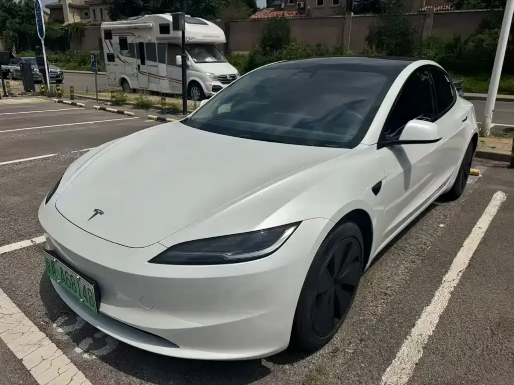 Tesla Model 3 — фото 1