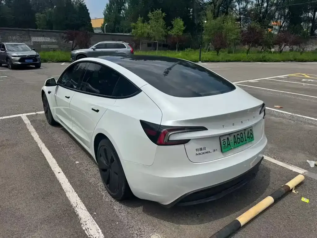 Tesla Model 3 — фото 8