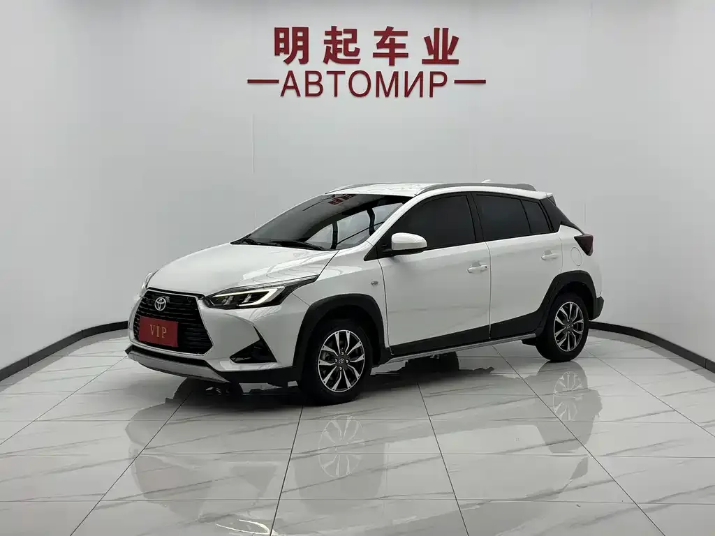 Toyota Yaris L — фото 1