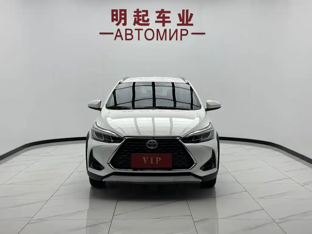 Toyota Yaris L — фото 2