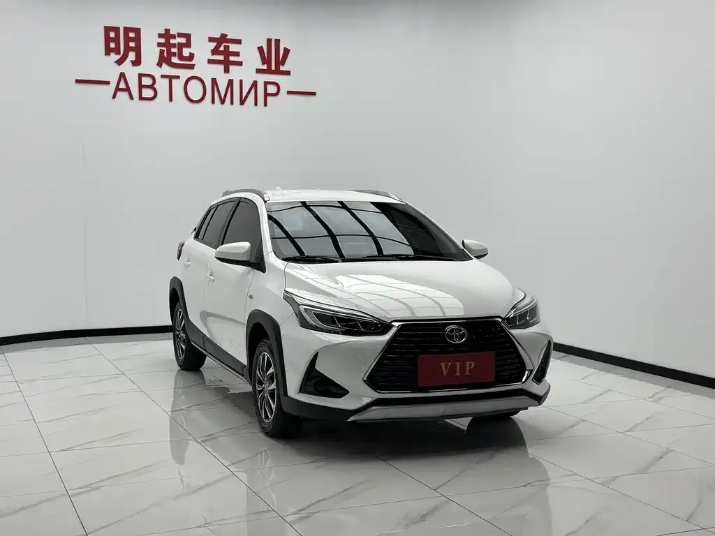 Toyota Yaris L — фото 4