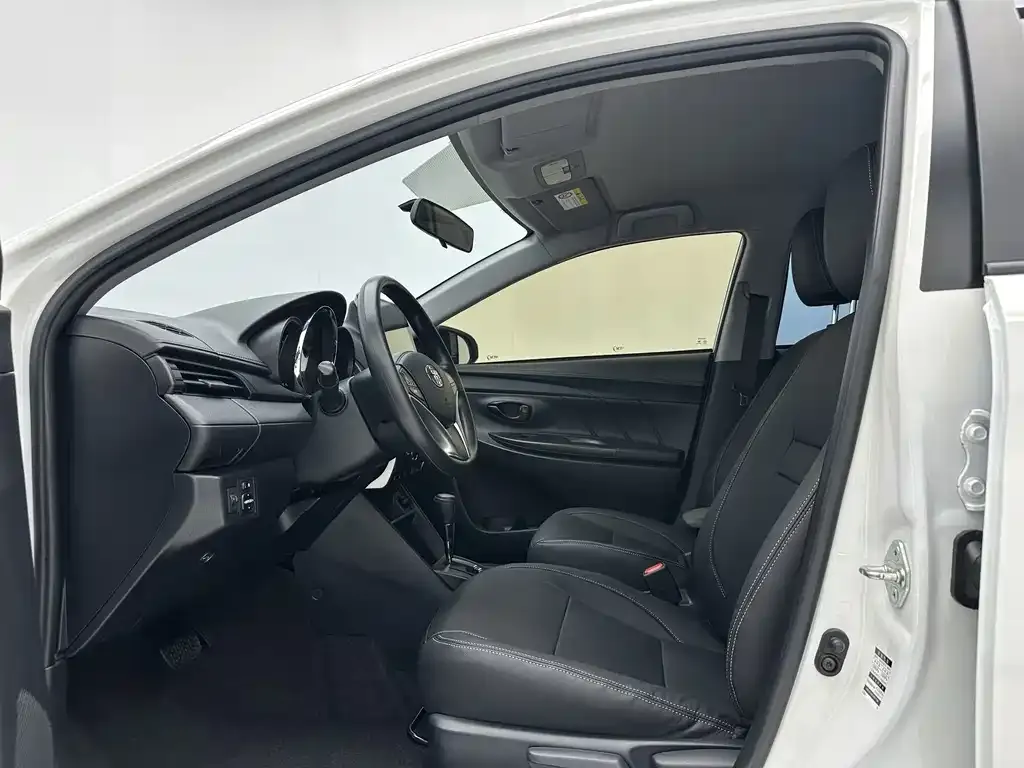 Toyota Yaris L — фото 6
