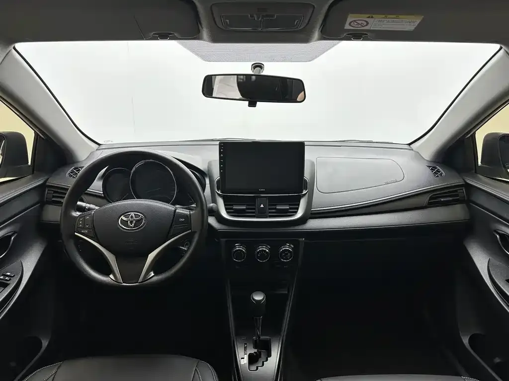 Toyota Yaris L — фото 8
