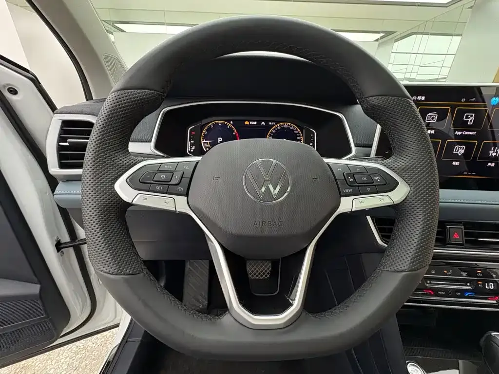 Volkswagen Tharu — фото 5