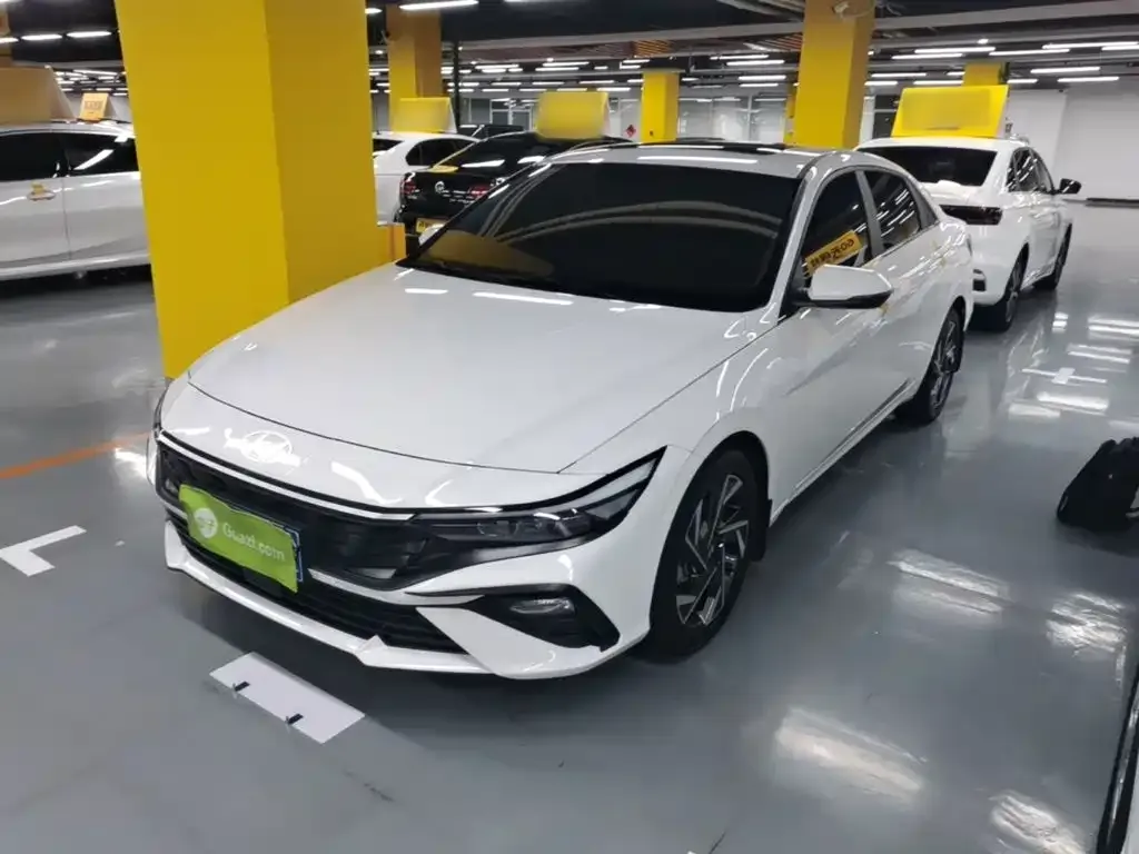 Hyundai Elantra — фото 1