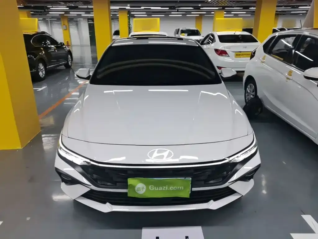 Hyundai Elantra — фото 3