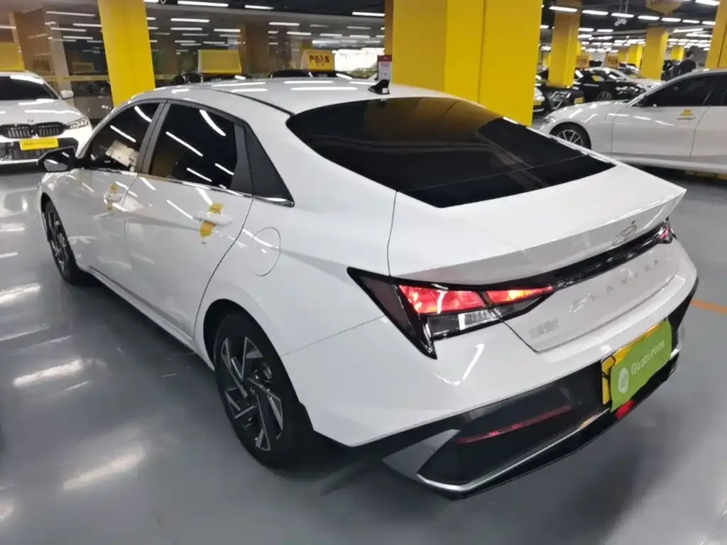 Hyundai Elantra — фото 4