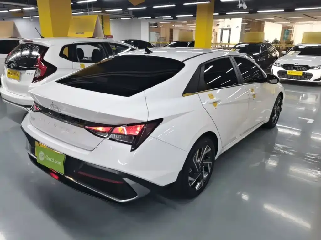 Hyundai Elantra — фото 10