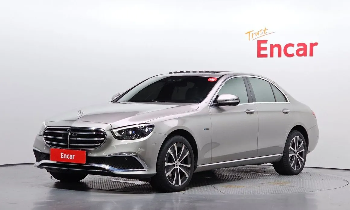 Mercedes-Benz E-Class — фото 1