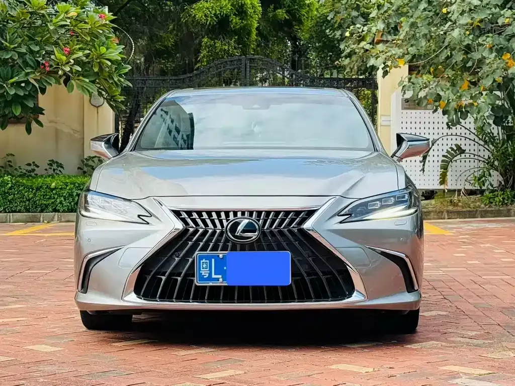 Lexus ES — фото 5
