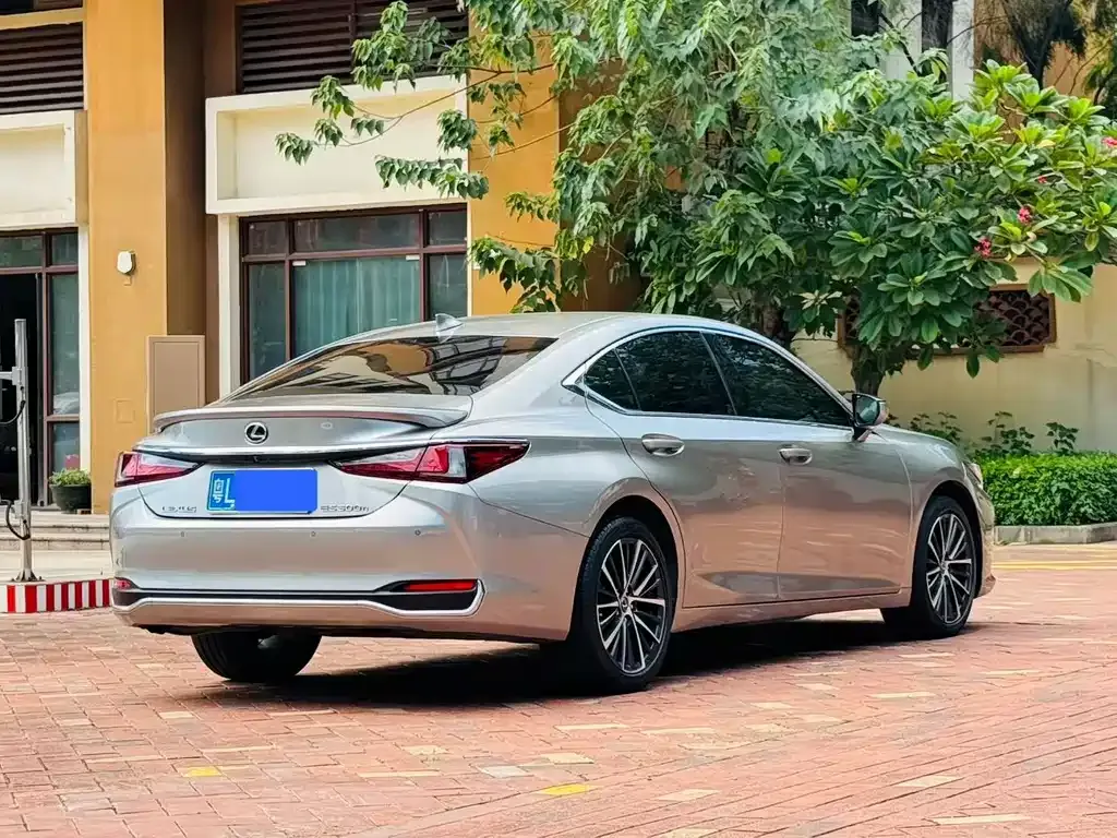 Lexus ES — фото 4