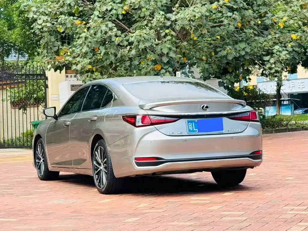 Lexus ES — фото 8