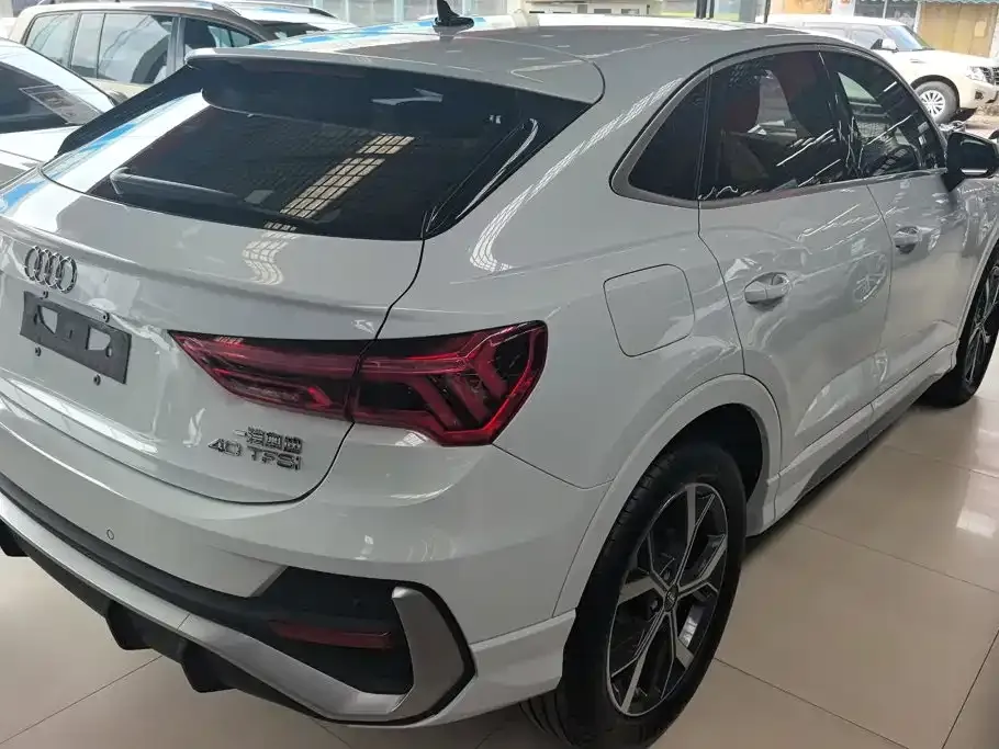 Audi Q3 Sportback — фото 10
