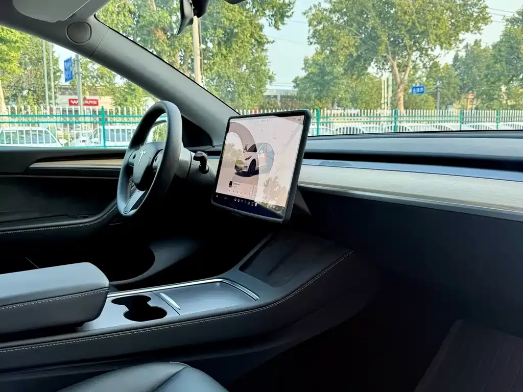 Tesla Model Y — фото 3