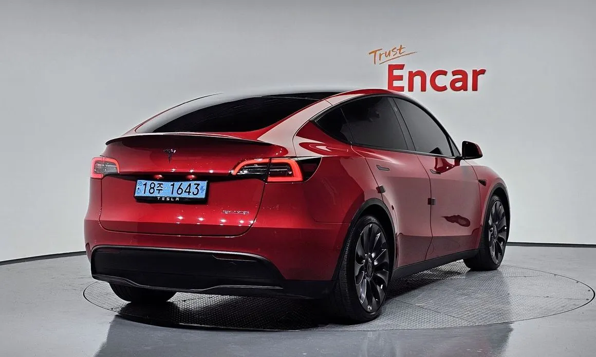 Tesla Model Y — фото 6