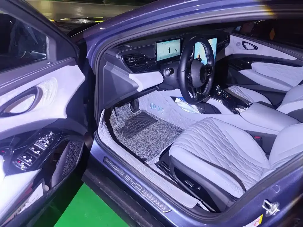 BYD Seal — фото 10