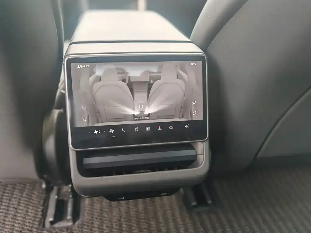 Tesla Model 3 — фото 8