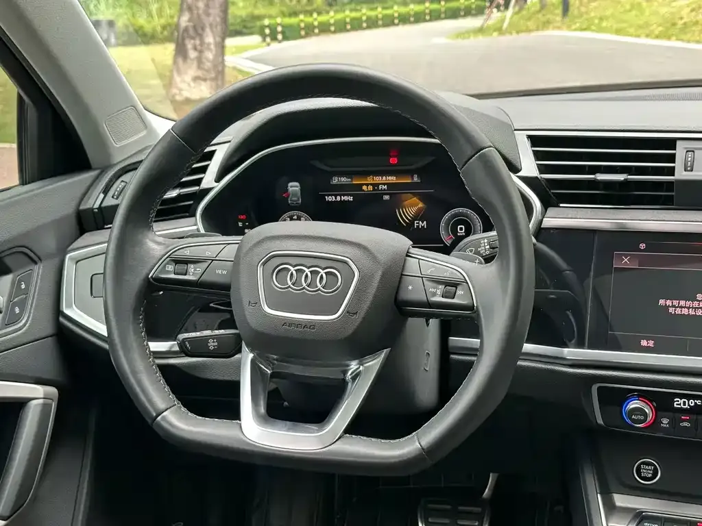 Audi Q3 — фото 3