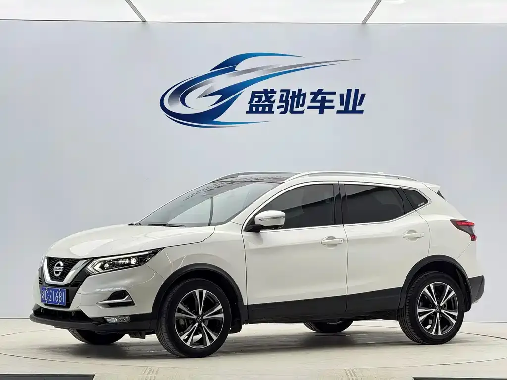 Nissan Qashqai — фото 1
