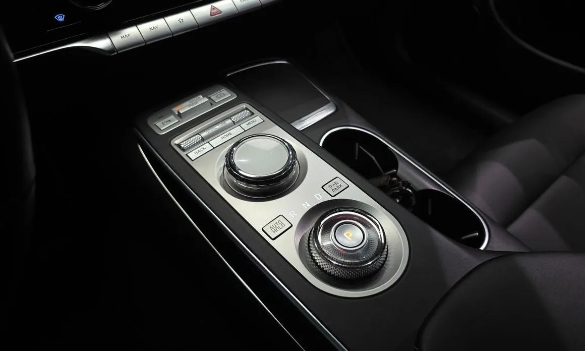Genesis GV70 — фото 2