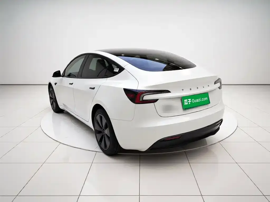 Tesla Model 3 — фото 6