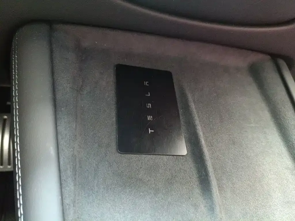 Tesla Model 3 — фото 10