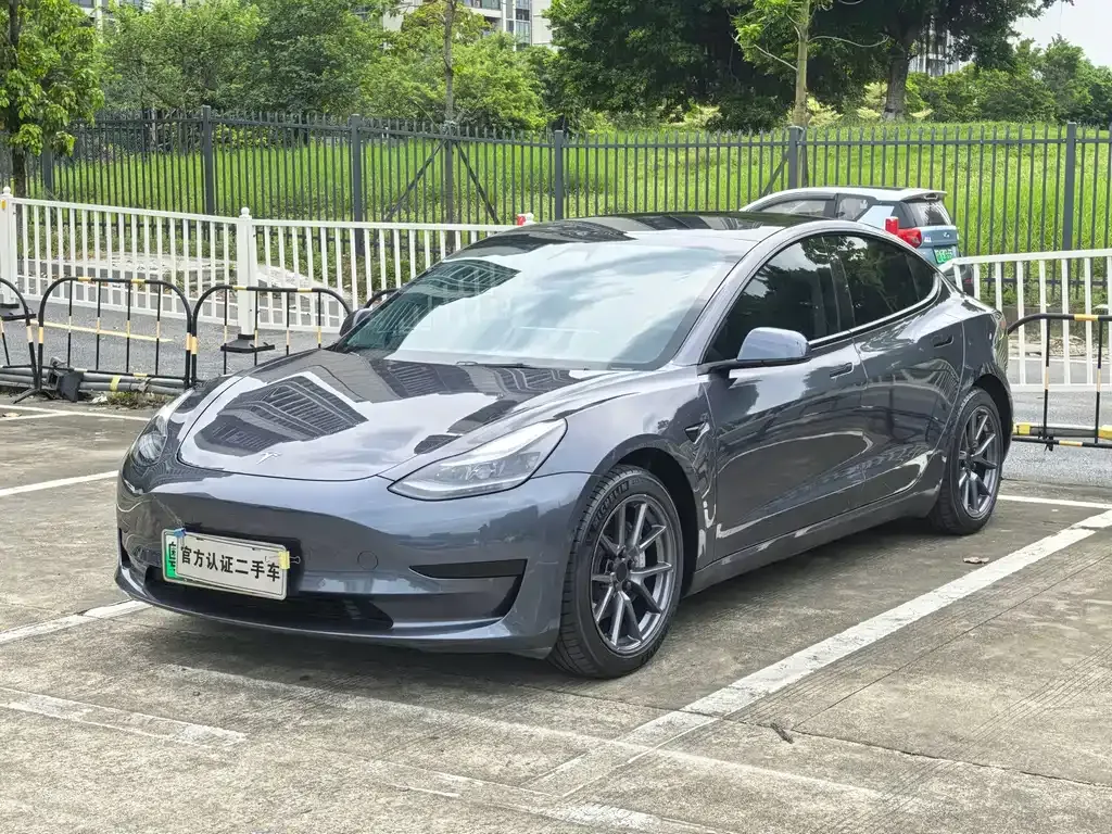 Tesla Model 3 — фото 1