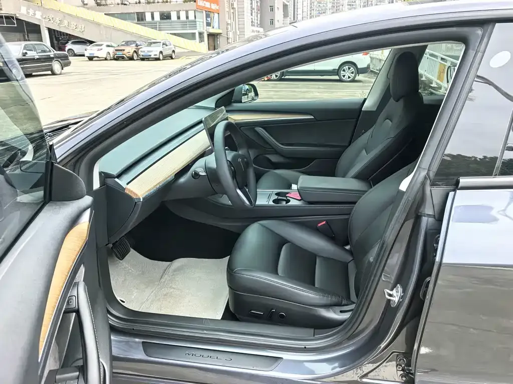 Tesla Model 3 — фото 10