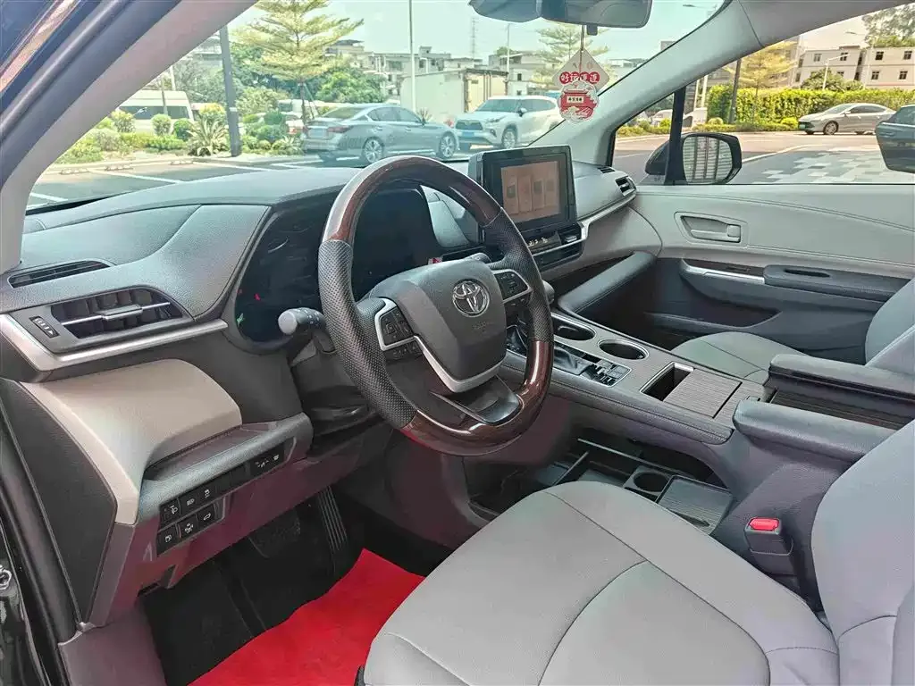 Toyota Granvia — фото 3