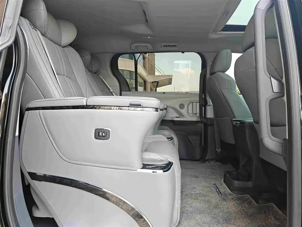 Toyota Granvia — фото 5