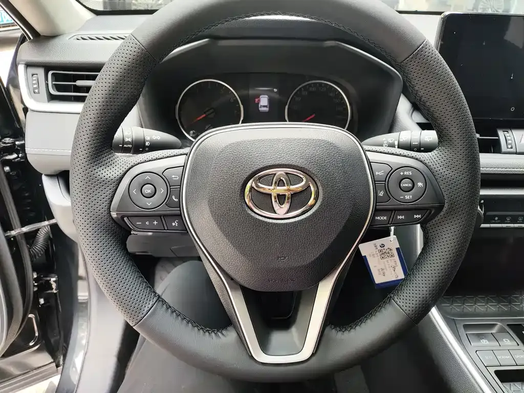Toyota RAV4 — фото 10