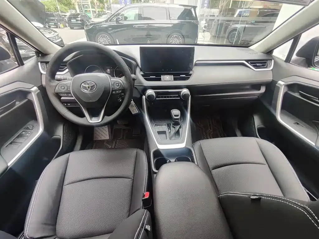 Toyota RAV4 — фото 2
