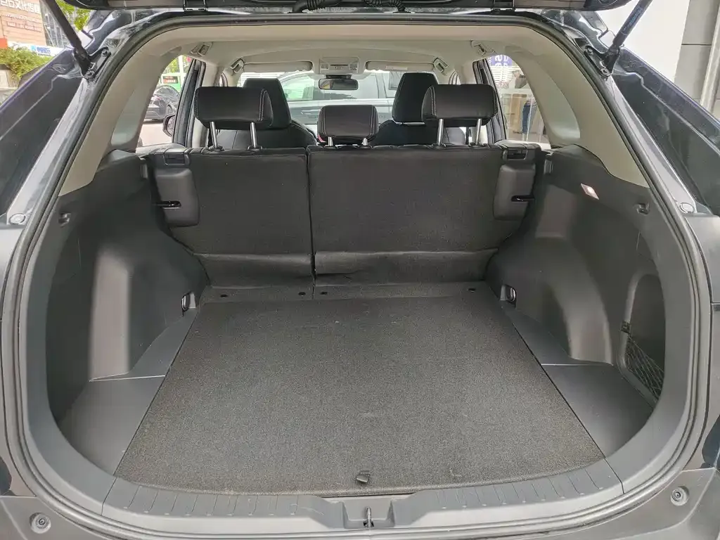 Toyota RAV4 — фото 7
