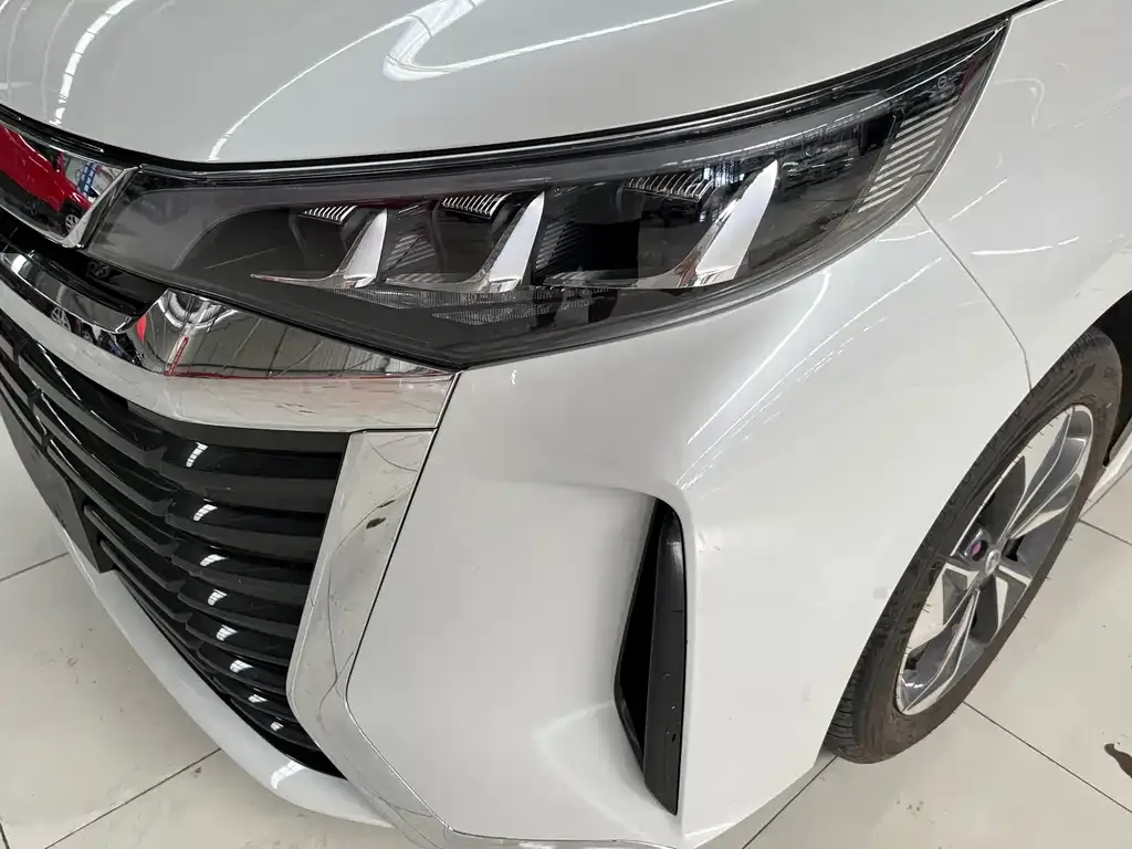 GAC Motor Trumpchi M6 — фото 4