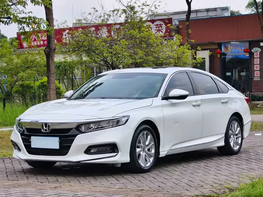 Honda Accord — фото 1