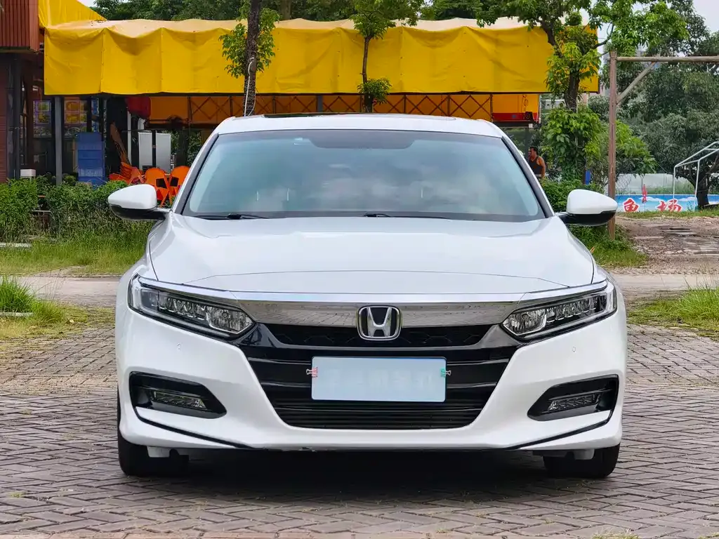 Honda Accord — фото 10