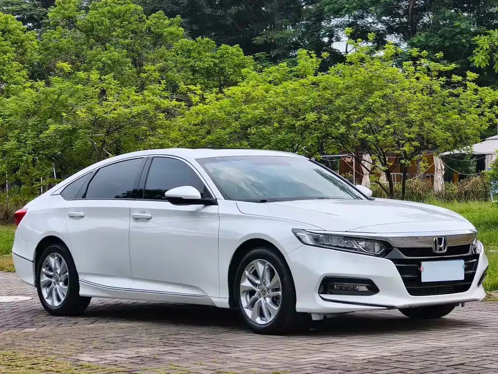Honda Accord — фото 8