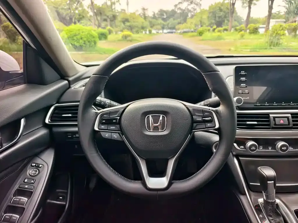 Honda Accord — фото 3