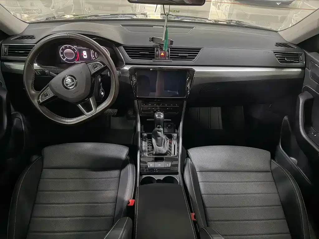 Skoda Superb — фото 5