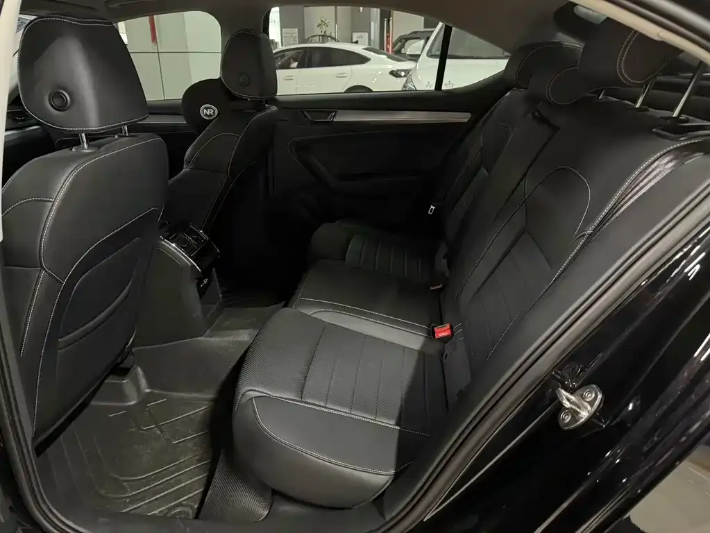 Skoda Superb — фото 2
