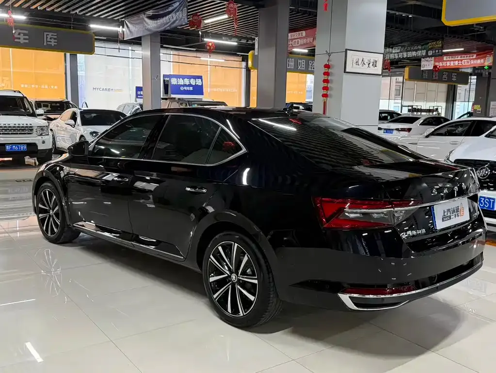 Skoda Superb — фото 10