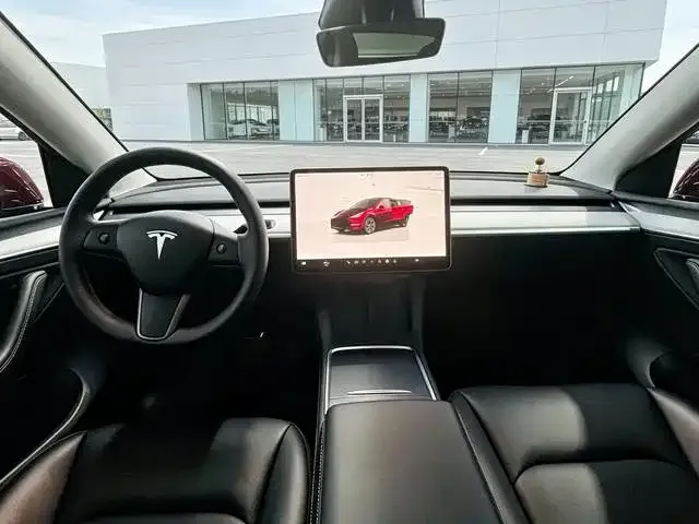 Tesla Model Y — фото 4